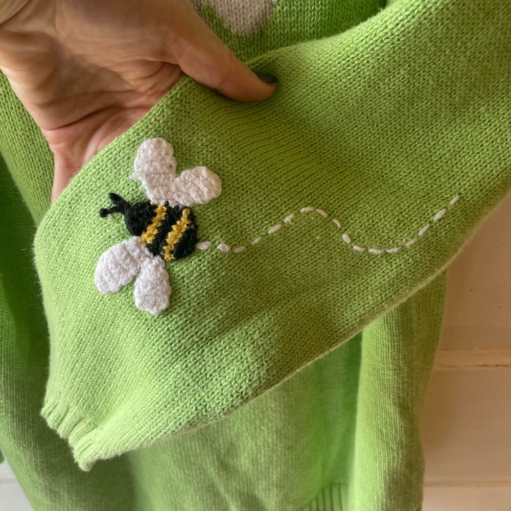 Quacker Factory Green Sweater with Floral and Bee Design Cotton Ramie Sz M - Picture 5 of 8